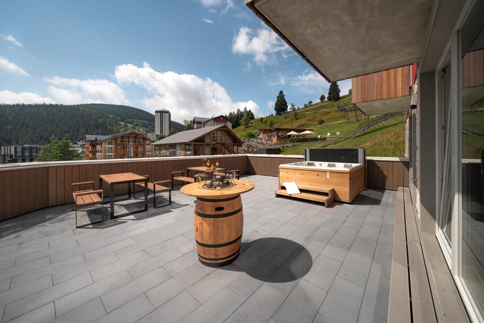 Day, Hot Tub, View (from property/room), Balcony/Terrace, Seating area