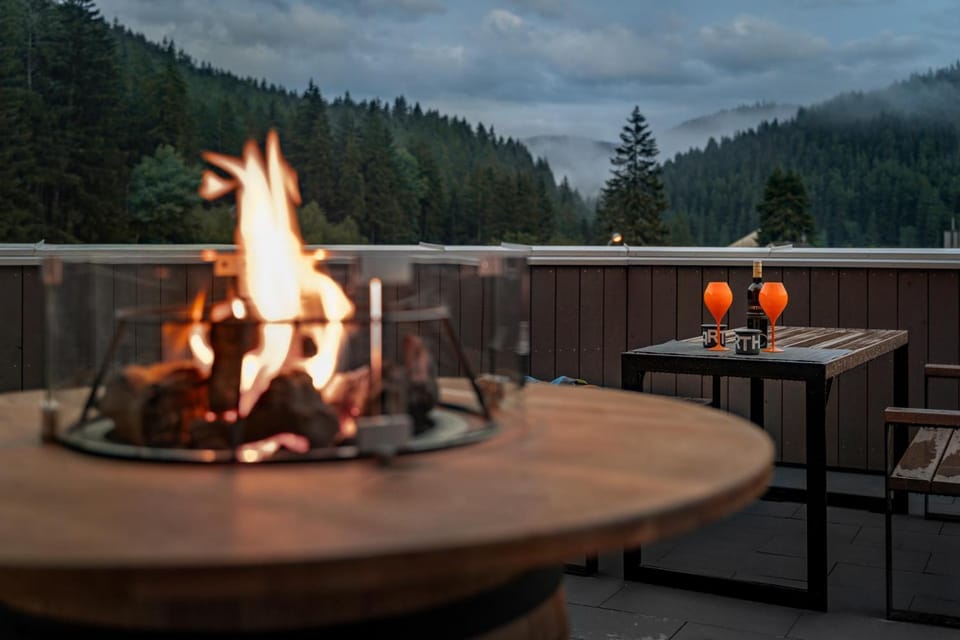 Balcony/Terrace, Mountain view