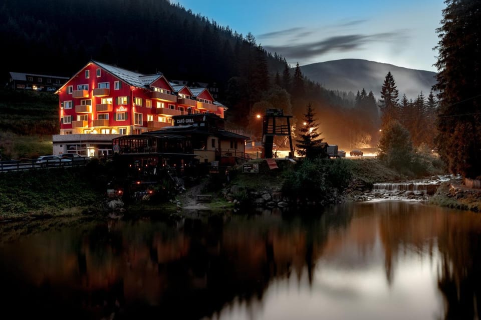 Property building, Night, Location
