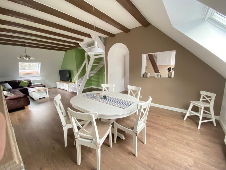 Living room, Seating area, Dining area