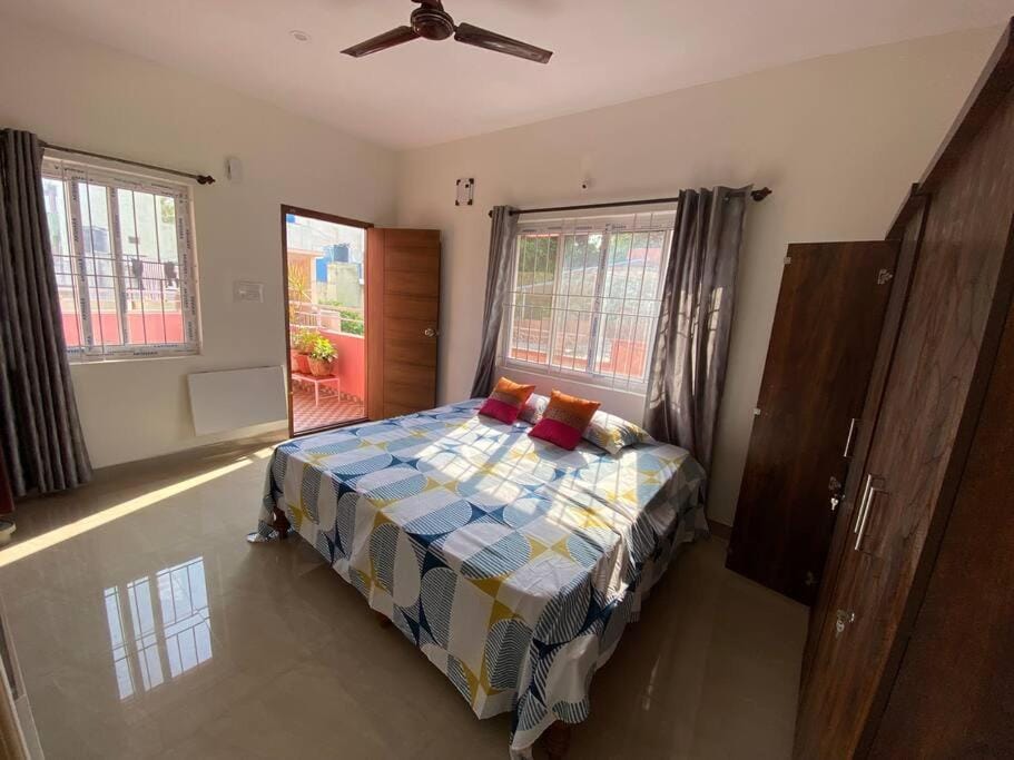 Big Studio rooms with patio-only for Girls& couple Apartment in Bengaluru