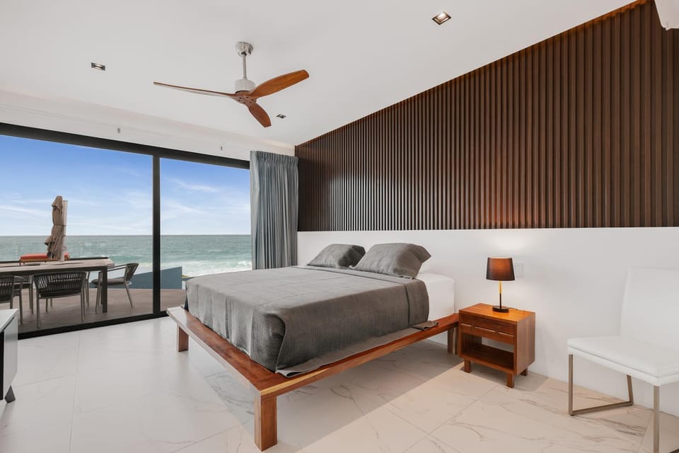 Villa E11even con C hef Privado Ocean Front Villa in Isla Mujeres