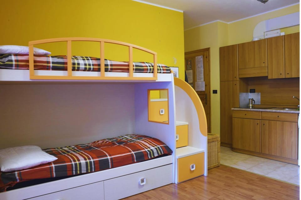 Bed, Kitchen or kitchenette, Photo of the whole room, bunk bed