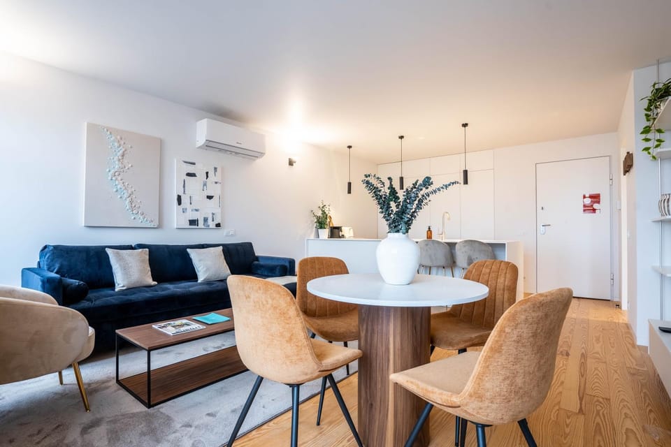 Living room, Seating area, Dining area