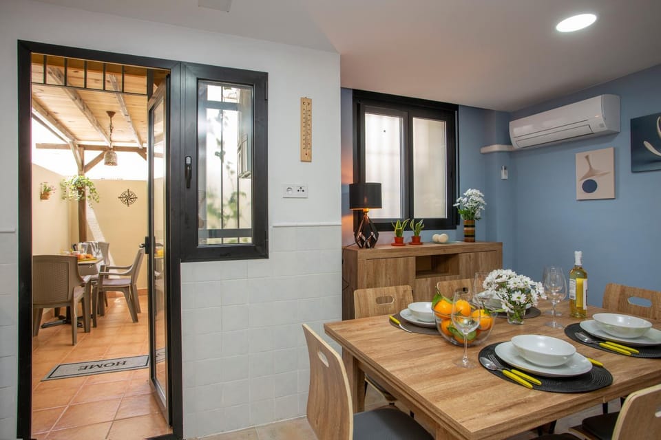 Balcony/Terrace, Kitchen or kitchenette, Food and drinks, Dining area