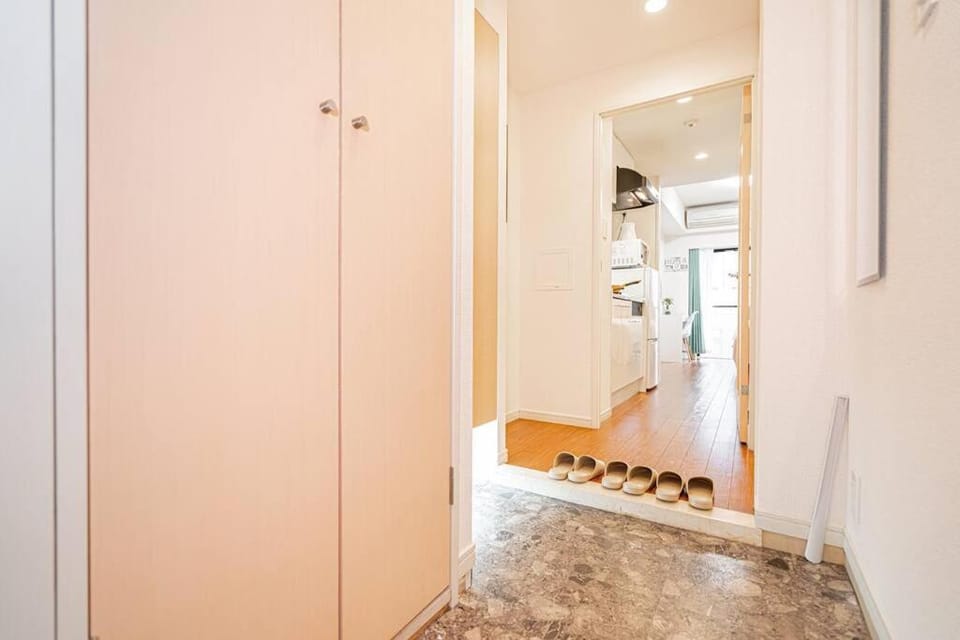 新宿区歌舞伎町舒适露台房源徒步3分钟地铁站 Apartment in Shinjuku