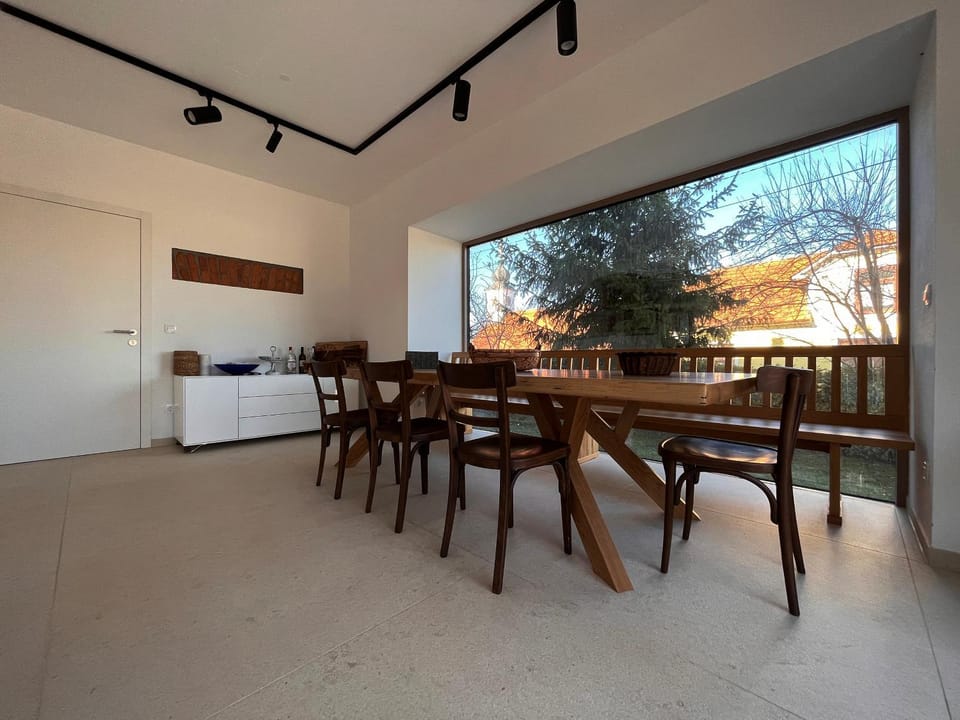 Dining area, Communal kitchen