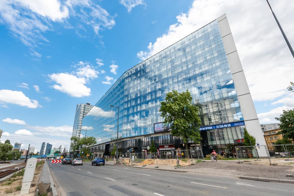 Property building, Neighbourhood, Location