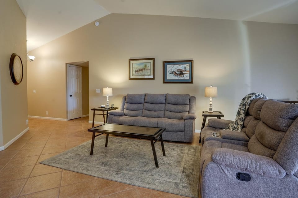 Pet-Friendly Yard! Home Near State Farm Stadium House in Glendale