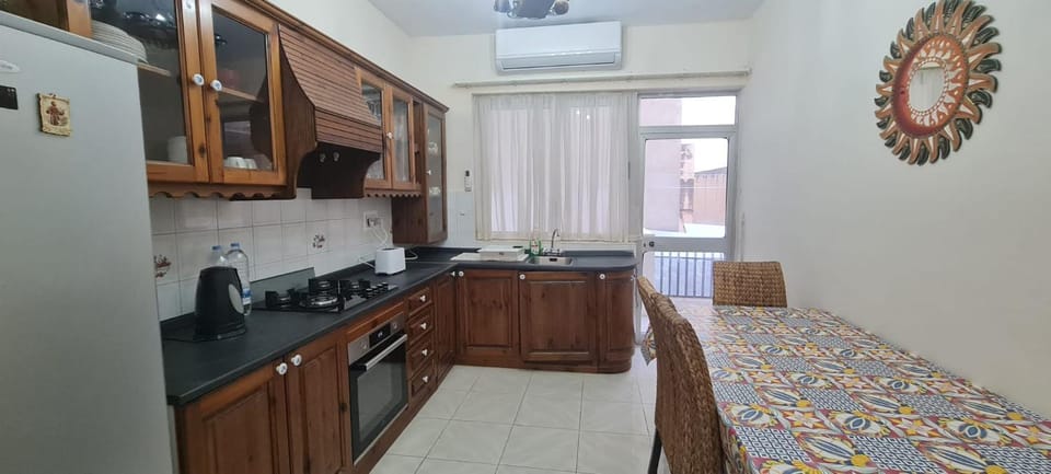 Kitchen or kitchenette, pet friendly, stove