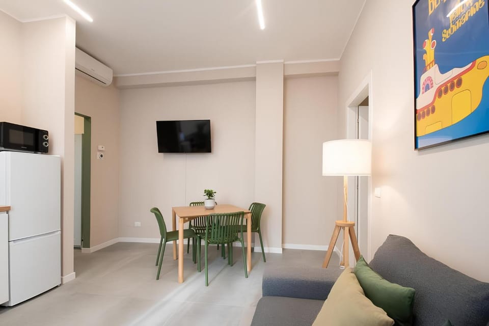 Communal lounge/ TV room, TV and multimedia, Kitchen or kitchenette, Living room, Seating area, Dining area, Evening entertainment