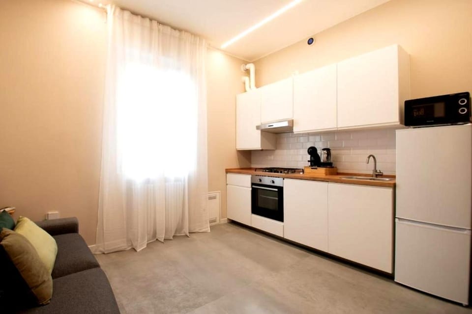 Photo of the whole room, oven, stove, kitchen