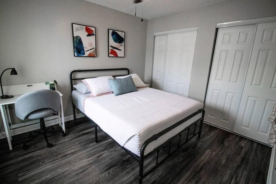 2 Br Apt w Fast Wi-fi # 1209 Apartment in Gulfport
