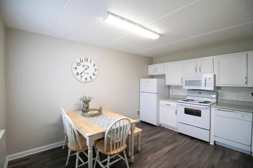 2 Br Apt w Fast Wi-fi # 1209 Apartment in Gulfport