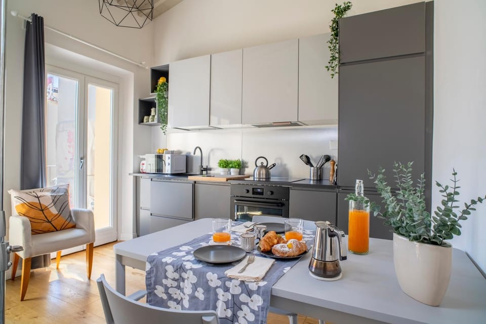 Dining area, kitchen