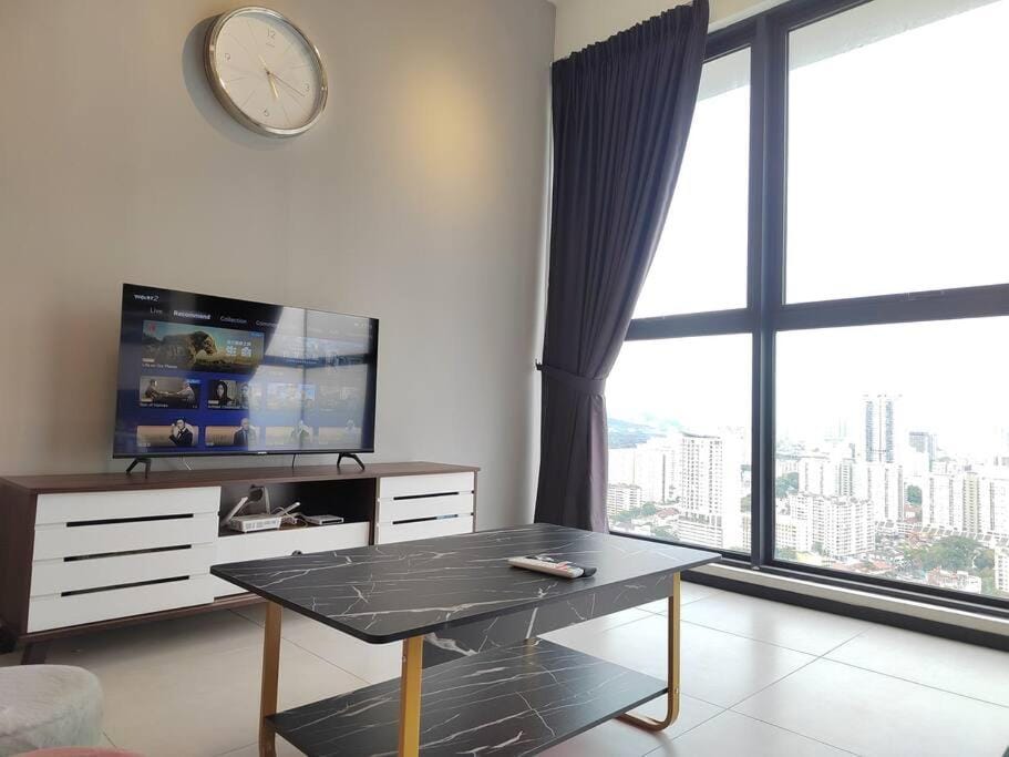 Seaview Infinity Pool #6pax #2bedroom #2bathroom Apartment in George Town