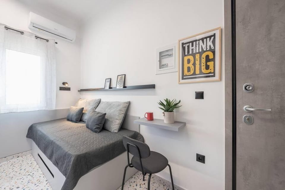 Tiny Apartment(12sqm) in Ilion close to Petroupoli Apartment in Athens