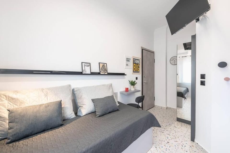 Tiny Apartment(12sqm) in Ilion close to Petroupoli Apartment in Athens