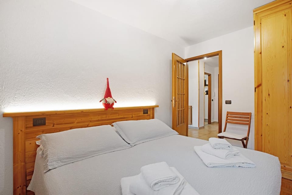 Property building, Living room, Bedroom