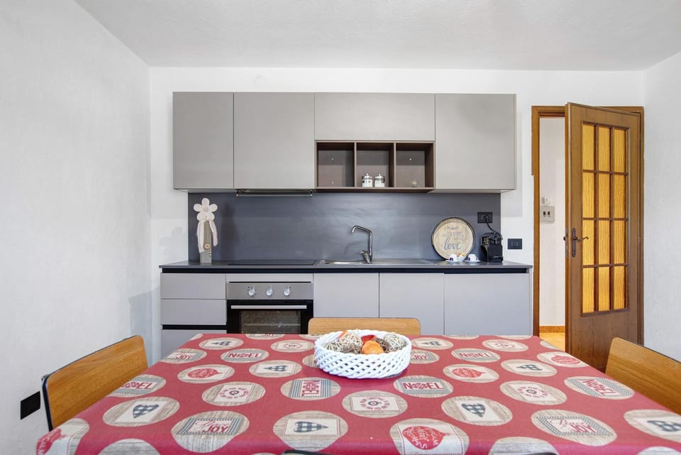 Property building, Kitchen or kitchenette, Living room