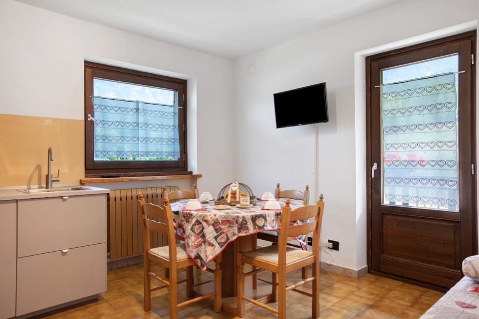 Property building, Kitchen or kitchenette, Living room