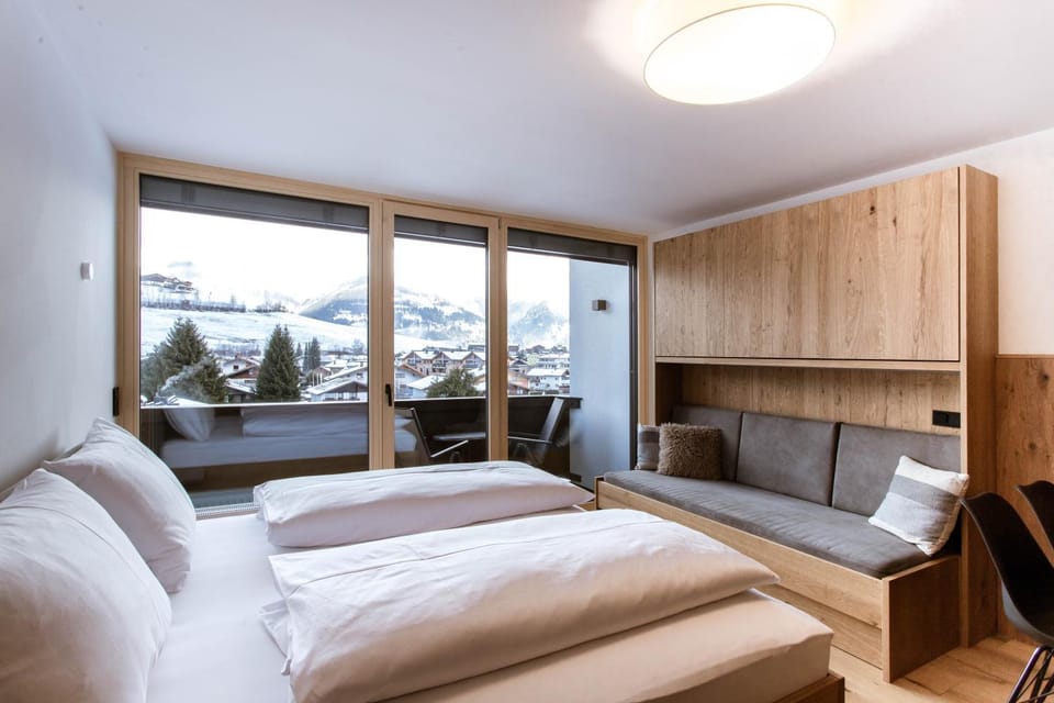Day, Natural landscape, Winter, Balcony/Terrace, Bedroom, City view, Mountain view