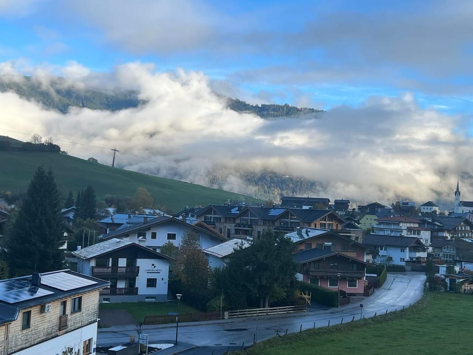 Nearby landmark, Day, Natural landscape, Autumn, City view, Mountain view