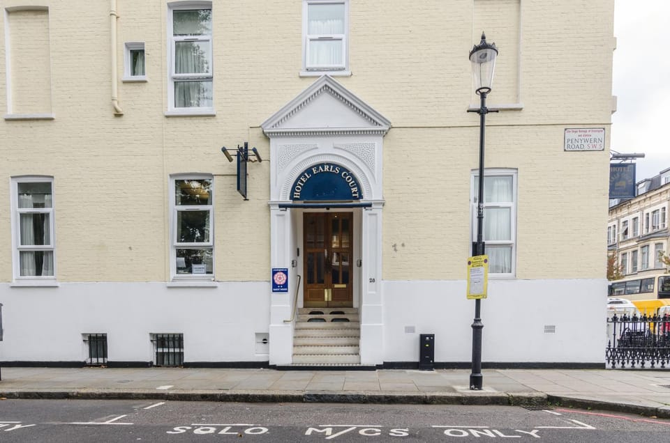 Facade/entrance