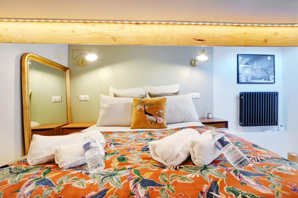 Bed, Photo of the whole room, Bedroom, internet, towels
