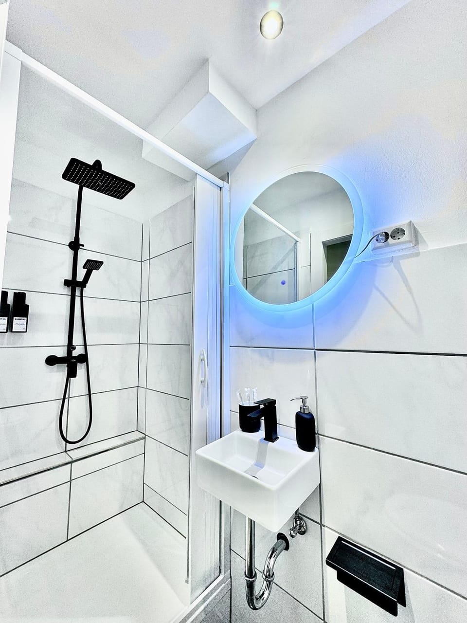 Shower, Bathroom, heating, towels