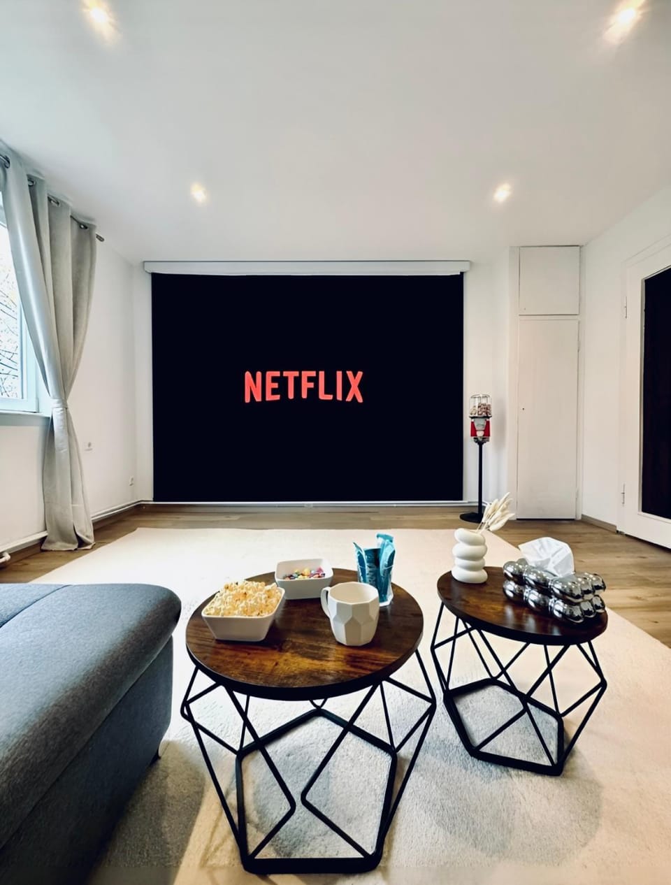 TV and multimedia, Living room, Seating area, Dining area