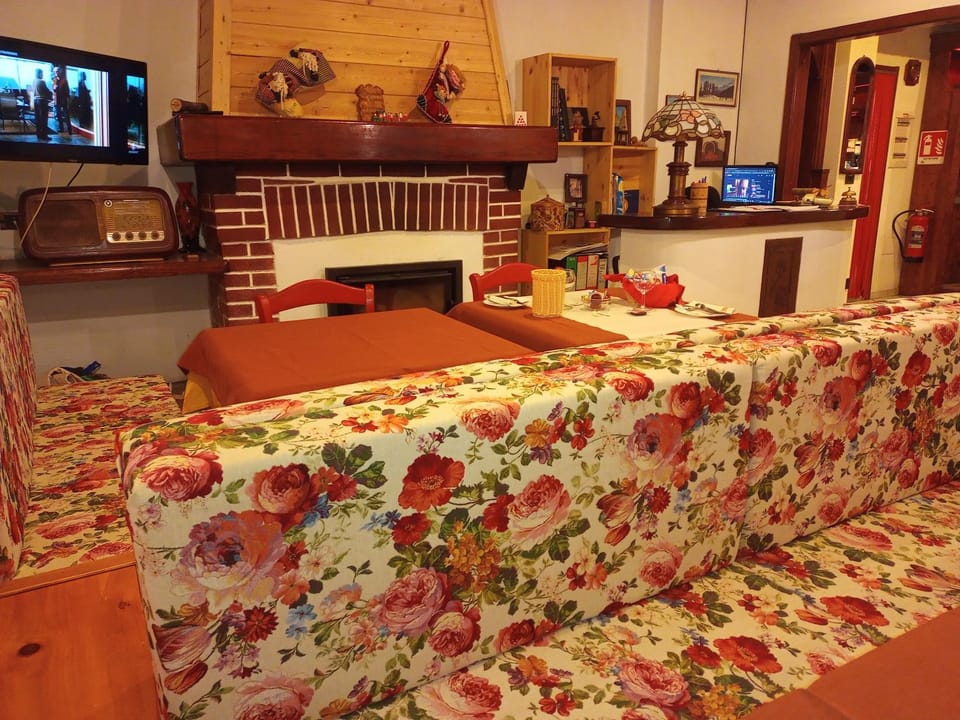 Restaurant/places to eat, Communal lounge/ TV room, Breakfast