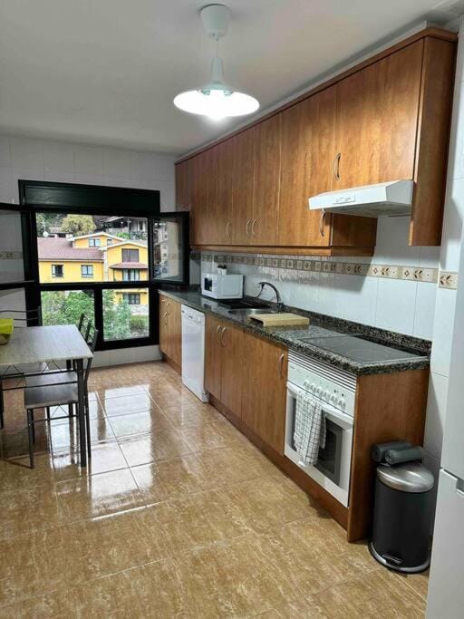 Kitchen or kitchenette, Dining area, dishwasher, oven, pet friendly, stove, toaster