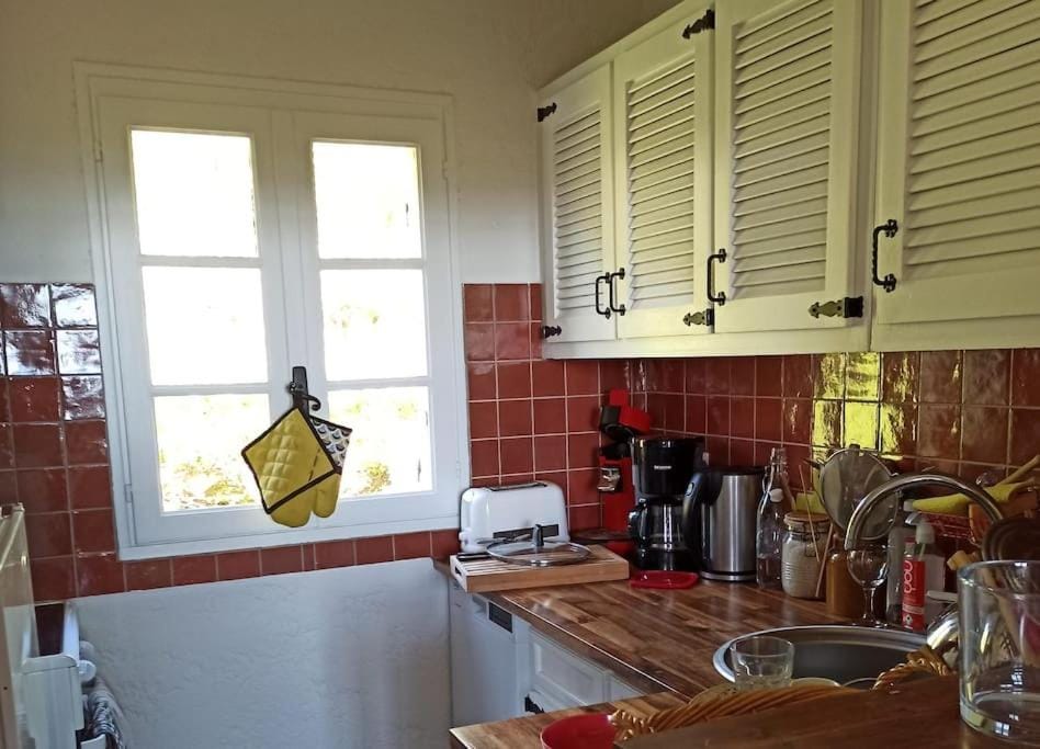 Kitchen or kitchenette, dishwasher