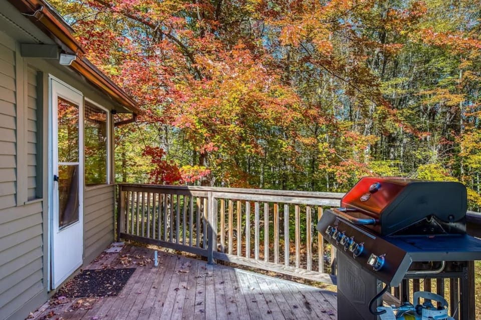 Retreat near Conway HotTub Harry Potter Room Country House in North Conway