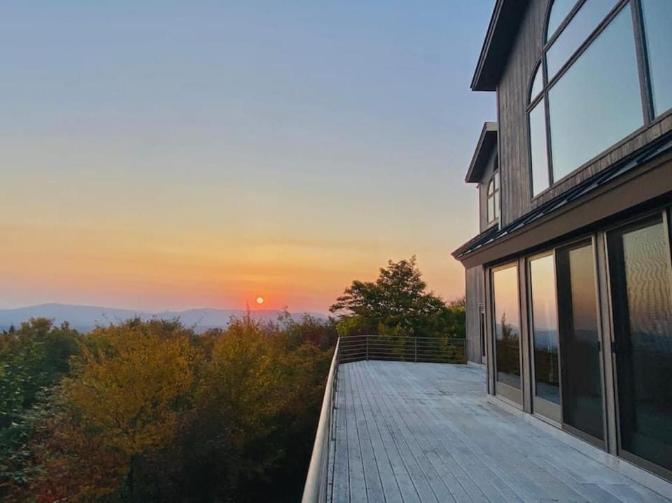 Moon Hill Retreat in Green Mountain House in Andover