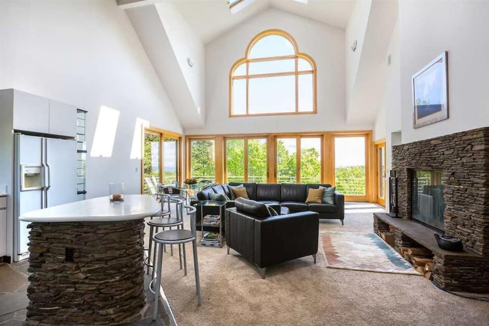 Moon Hill Retreat in Green Mountain House in Andover