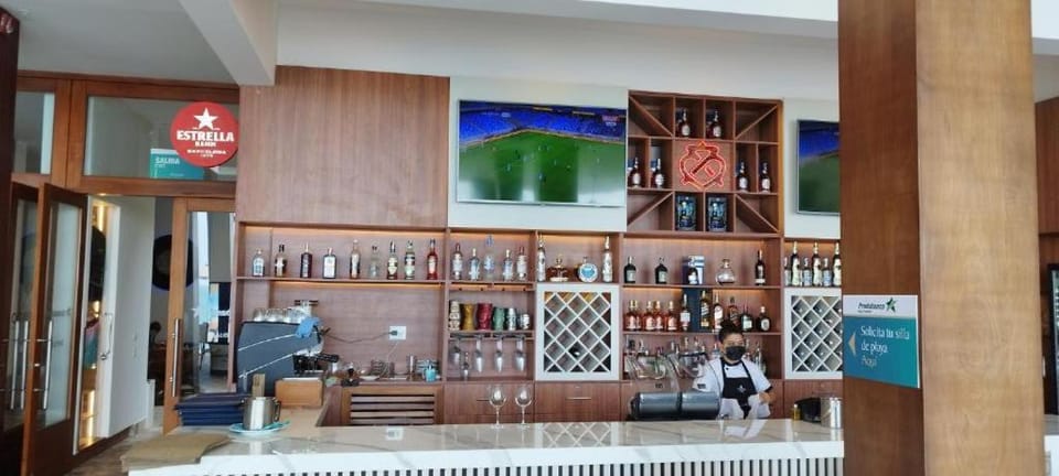 Restaurant/places to eat, Restaurant/places to eat