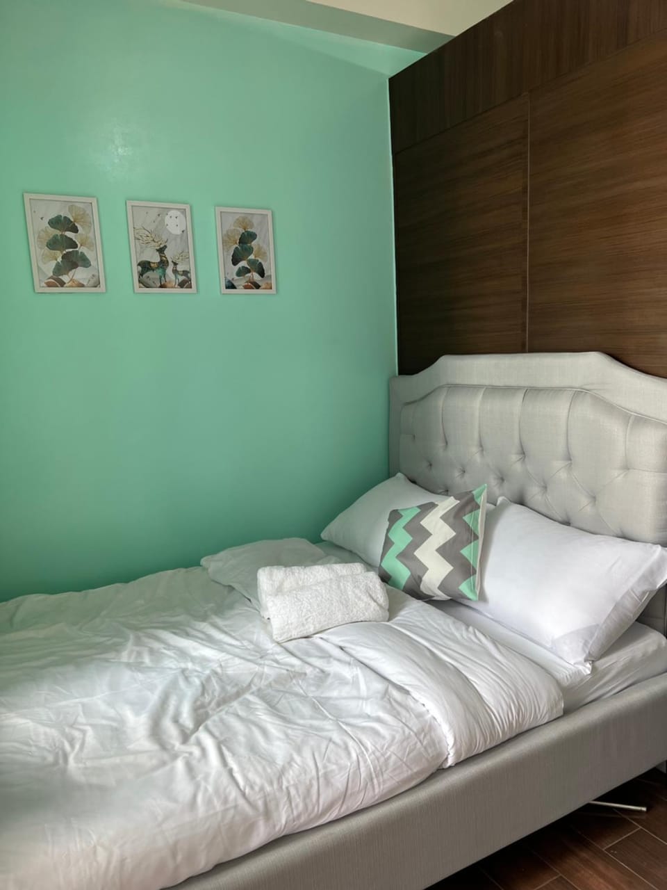 Cozy Condo Apartment in Makati / Manila with mall, restaurants, groceries, pool, netflix, disney+ and more Apartment in Makati
