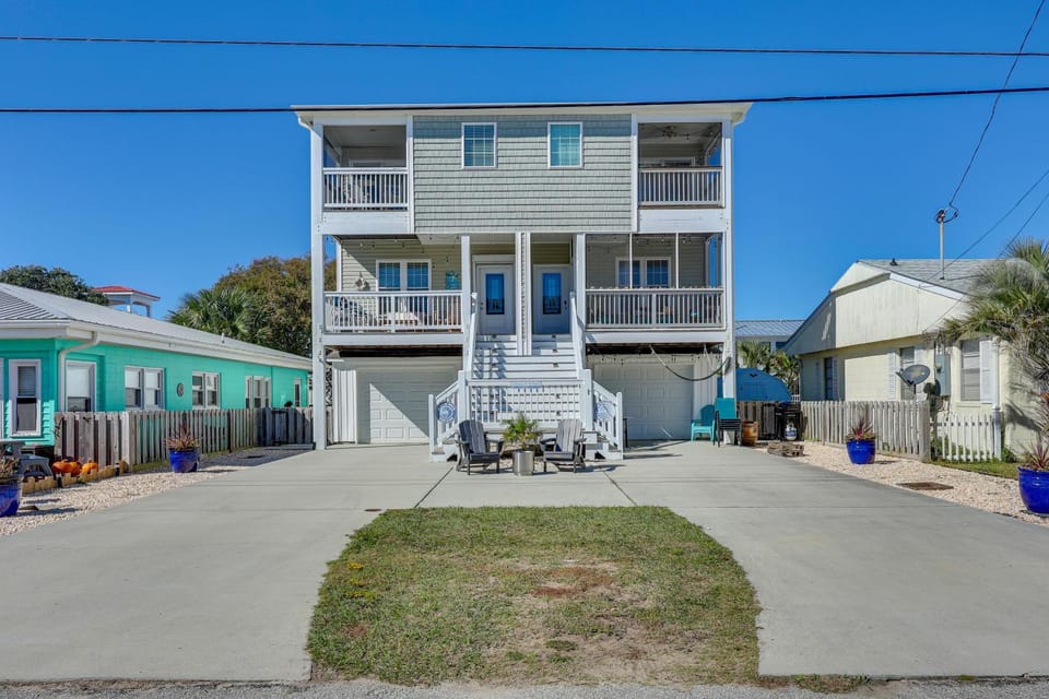Townhome w/ 2 Decks: Walk to Ocean! House in Kure Beach