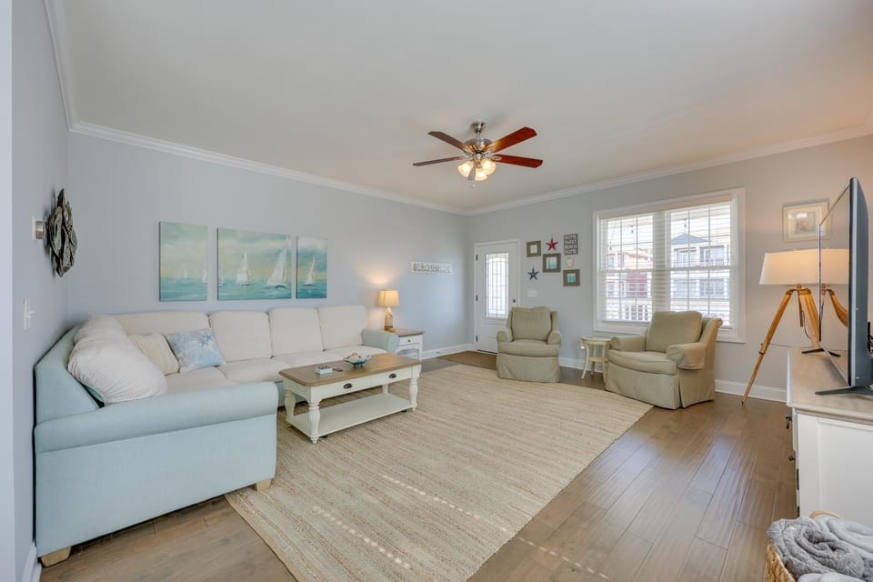Townhome w/ 2 Decks: Walk to Ocean! House in Kure Beach