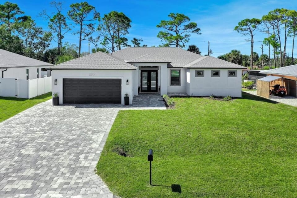 Luxury Retreat in Secret Paradise House in Estero
