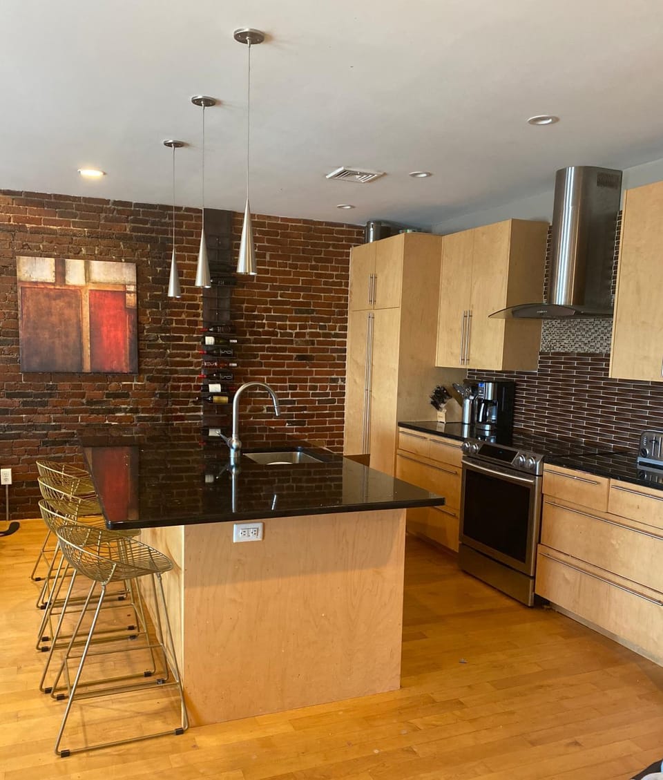 Dining area, minibar, pet friendly, stove