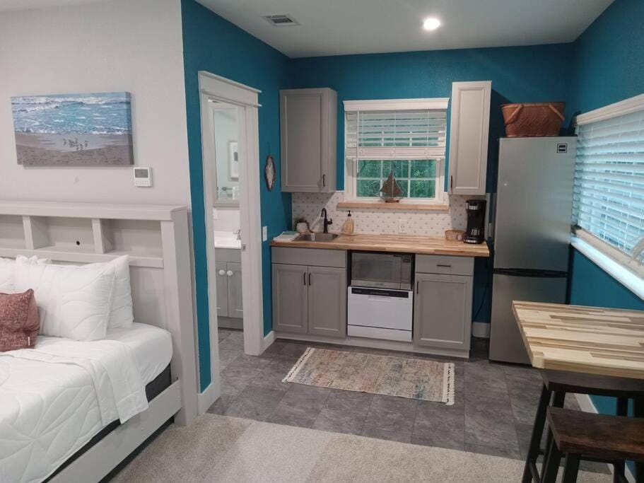 Studio with Private Beach on Bayou Grande Apartment in Pensacola Beach