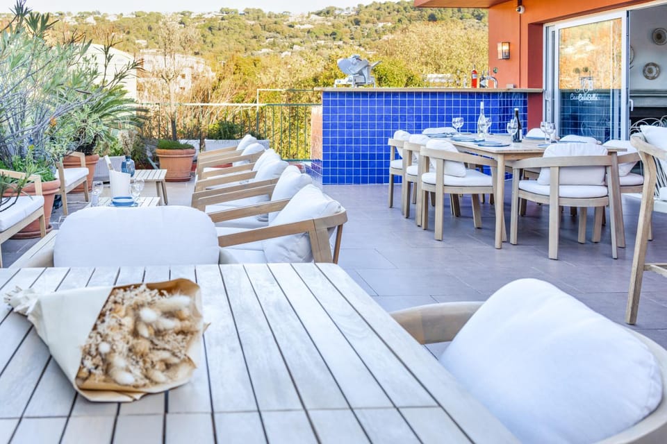 Patio, Lounge or bar