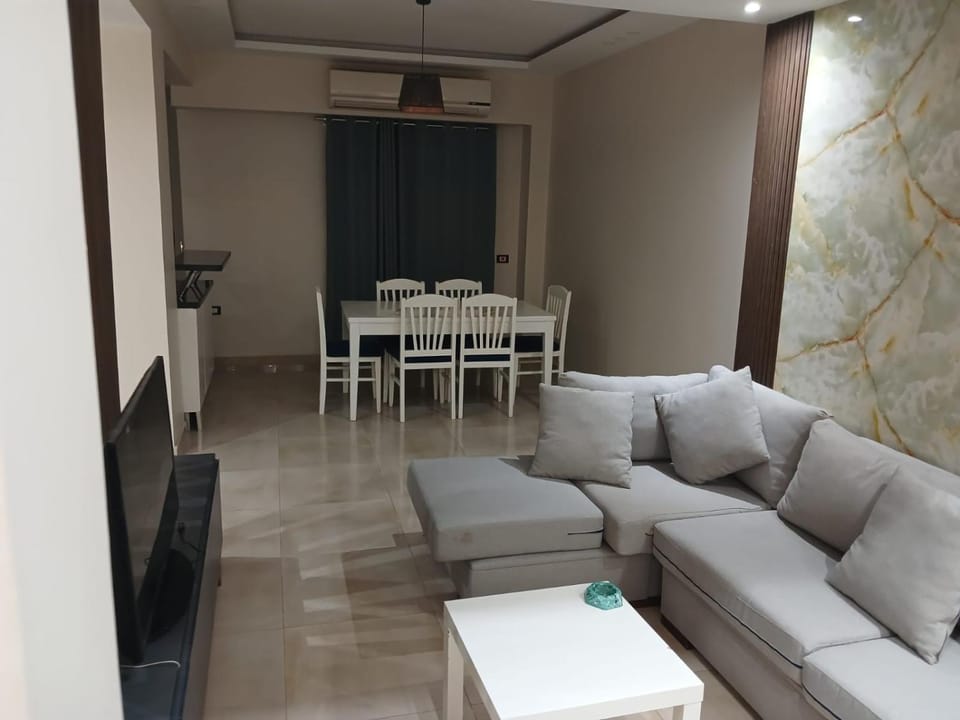 TV and multimedia, Living room, Seating area, Dining area, air conditioner