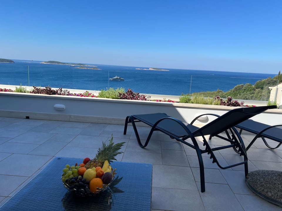 Patio, Day, Natural landscape, View (from property/room), Balcony/Terrace, Seating area, Sea view