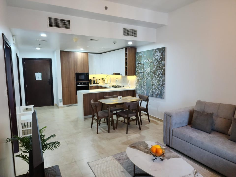 Kitchen or kitchenette, Living room, Seating area, Dining area