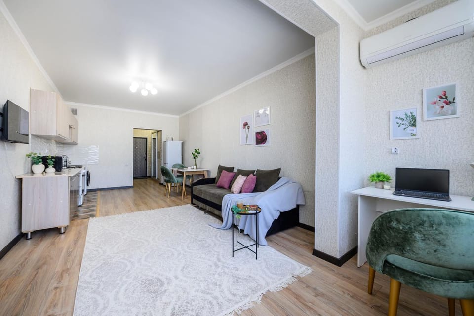 TV and multimedia, Living room, Seating area, air conditioner