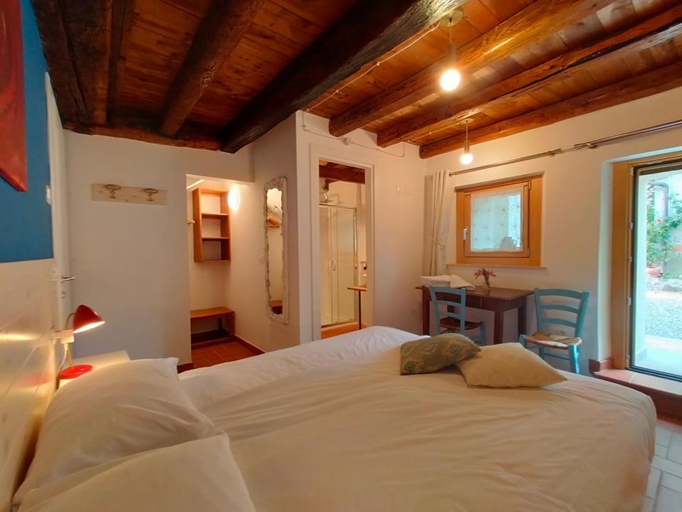 Photo of the whole room, Bedroom, Garden view, air conditioner